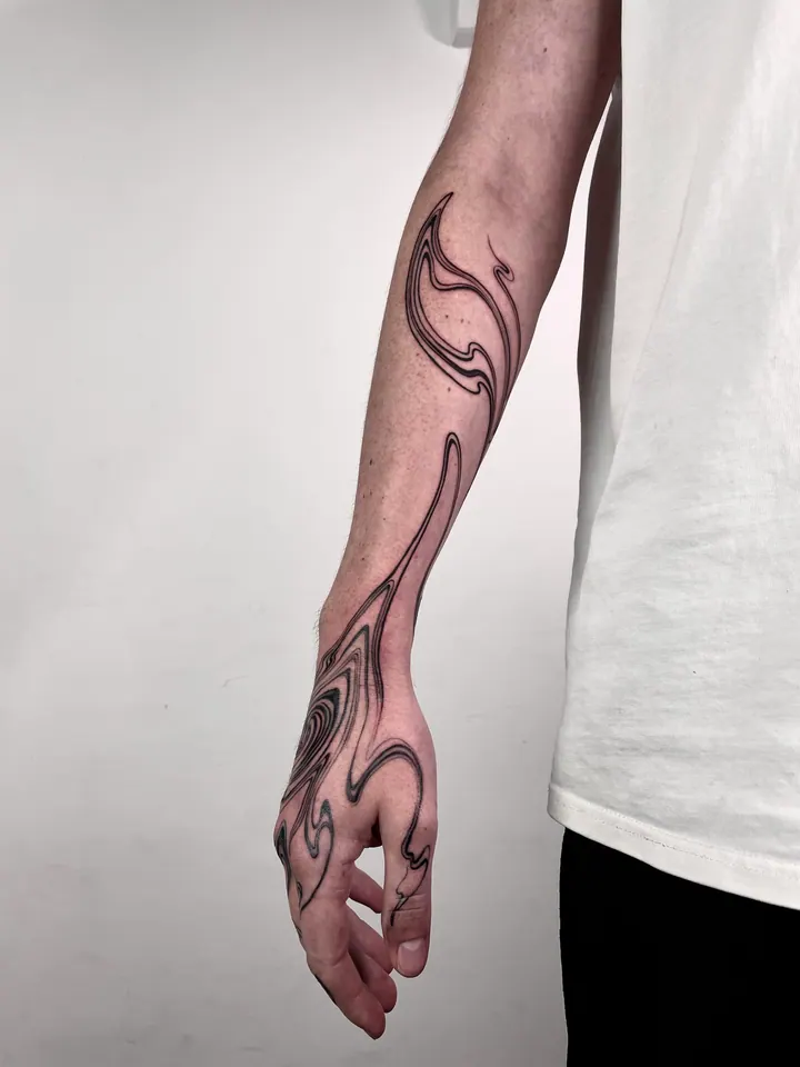 Flowing abstract tattoo on the forearm and hand