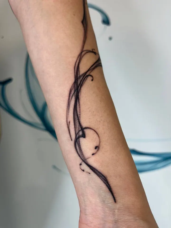 Abstract tattoos with flowing lines on the forearm