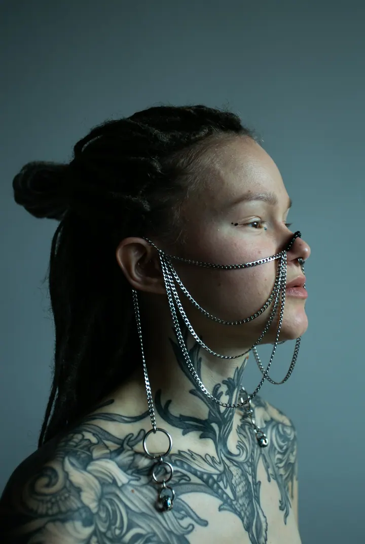Face jewelry with cascading silver-colored chains